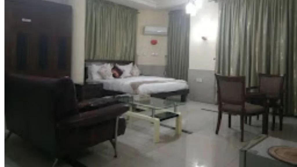 rooms and suits in crocodile hotel kaduna